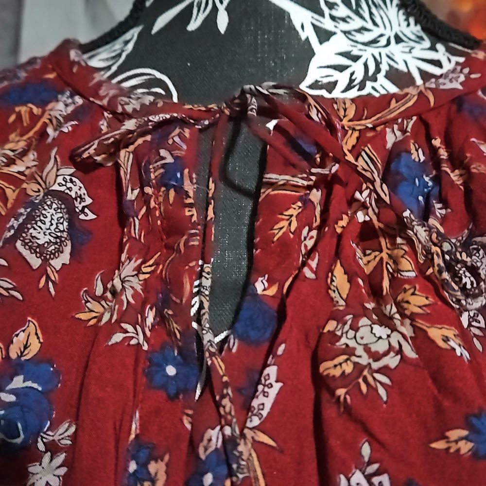 Chelsea & Theodore Size Lg Tunic blouse with tie front CLEARANCE - Picture 6 of 7